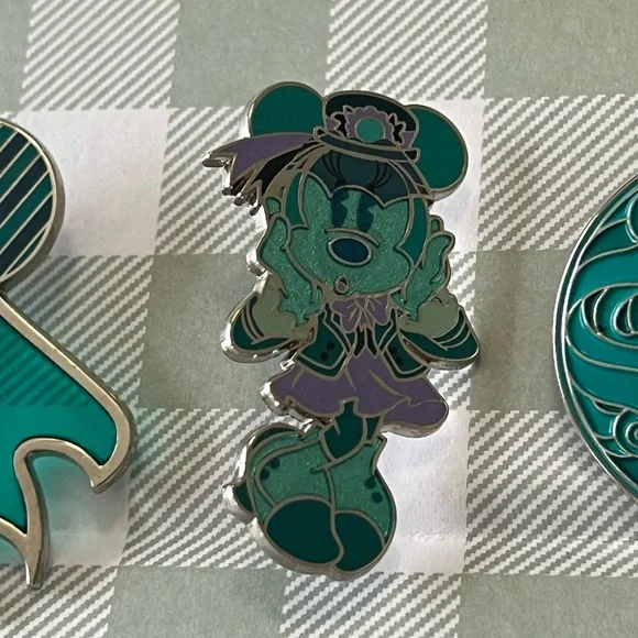 Disney Minnie Mouse Main Attractions Haunted Mansion Pin Set - Picture 3 of 8